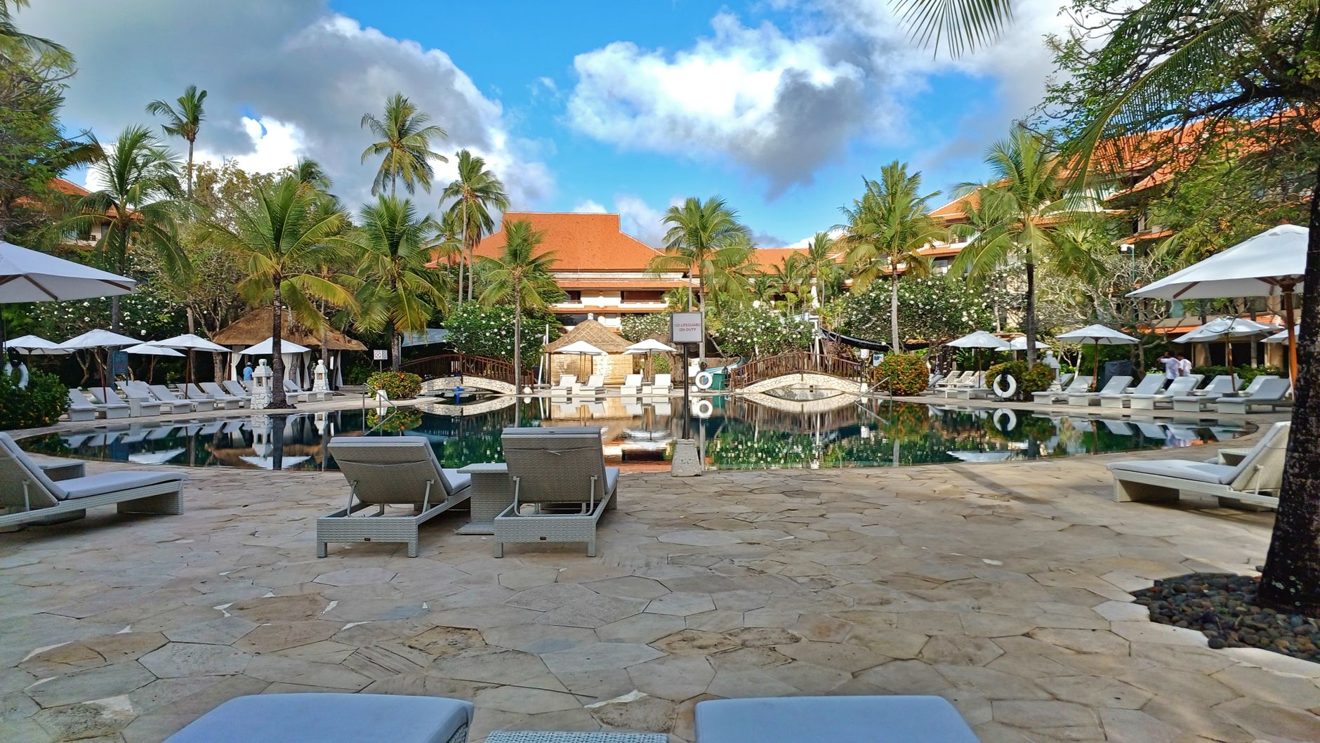 Luksusowy resort z basenem wśród zieleni na Bali